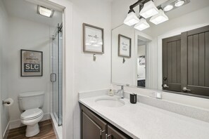 Bruser, hårtørrer, håndklæder