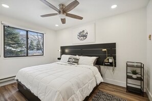 1 habitación, tabla de planchar con plancha, wifi gratis y ropa de cama