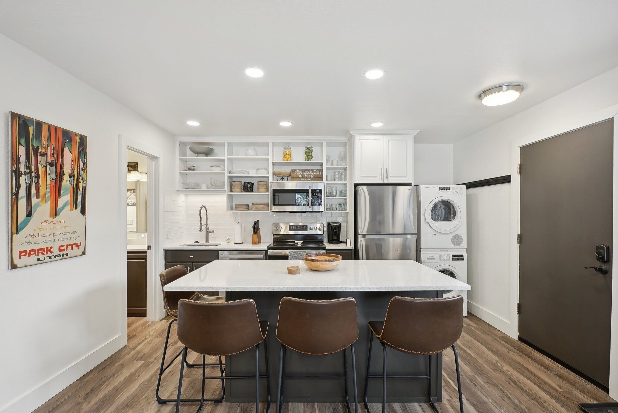 Refrigerador, microondas, horno y parrilla de estufa 