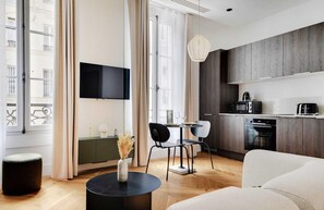 Apartment | Living area - Wonderful Studio - 2P - Opera Garnier (Paris)