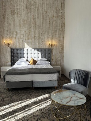 Luxury Double or Twin Room, Mountain View | In-room safe, desk, laptop workspace, blackout drapes - Sentir Hotel (Gura Humorului)