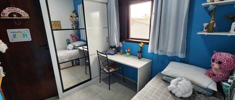 4 chambres, fer et planche à repasser, Wi-Fi, draps fournis