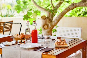 Free daily buffet breakfast - Tenuta Doxi (Sannicola)