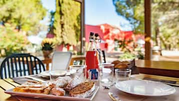 Colazione a buffet inclusa, servita tutte le mattine