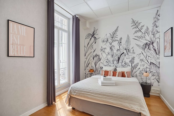 Apartment | Laptop workspace, iron/ironing board, bed sheets - Superb Apartment 3 Bedrooms Center of Paris (Paris)