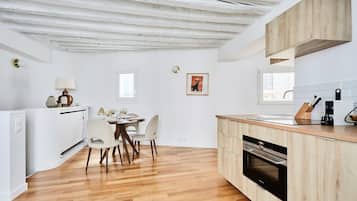 Apartment | Eigene Küche | Wasserkocher mit Kaffee-/Teezubehör, Kühlschrank, Mikrowelle, Ofen