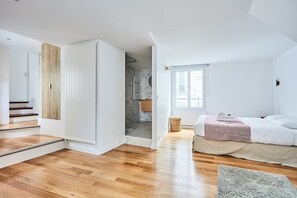 Apartment | Laptop workspace, iron/ironing board, bed sheets