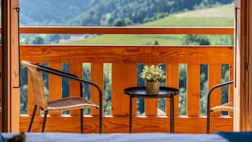 4 bedrooms, iron/ironing board, bed sheets