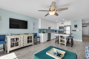 Jääkaappi, mikroaaltouuni, uuni, liesi