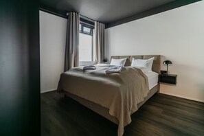 2 habitaciones, escritorio, tabla de planchar con plancha y wifi 