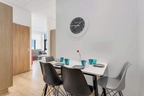 Dining - Blue Mountain Apartments - Corner Studio with View (Kópavogur)