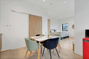 Dining - Blue Mountain Apartments - Economy Studio (Kópavogur)