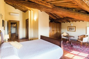 7 室のベッドルーム、デスク、アイロン / アイロン台、WiFi