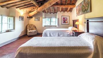 7 Schlafzimmer, Schreibtisch, Bügeleisen/Bügelbrett, WLAN