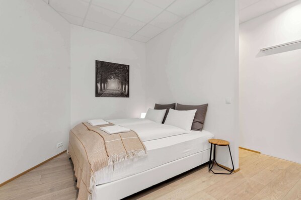 1 bedroom, WiFi, bed sheets