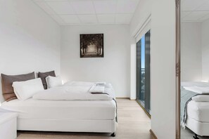 1 bedroom, WiFi, bed sheets - Blue Mountain Apartments - Family Studio (Kópavogur)