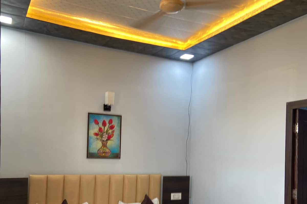 Deluxe Room, City View | Desk, laptop workspace, soundproofing, free WiFi