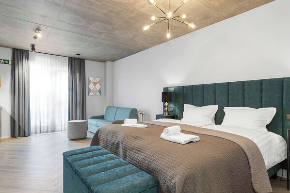 1 bedroom, desk, WiFi, bed sheets