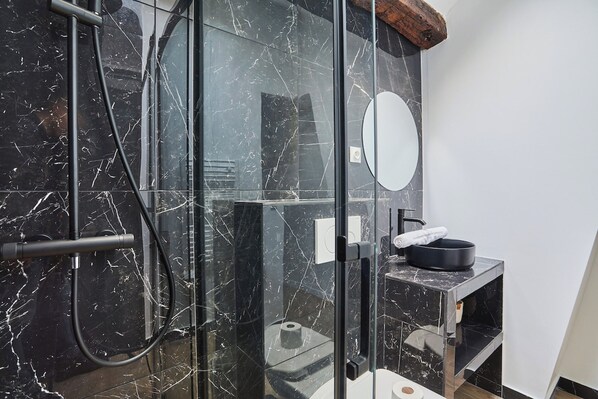 Departamento | Baño | Secadora de cabello, jabón, shampoo 