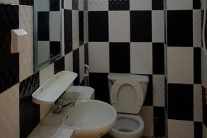 Dusche, Handtücher, Seife, Toilettenpapier