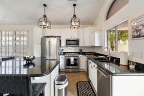 Fridge, microwave, oven, stovetop - Scottsdale Escape | Close to TPC Golf & Mayo Clinic & Private Pool (Scottsdale)