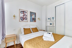 Leilighet | Skrivebord for bærbar PC, strykejern/-brett og sengetøy