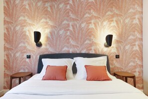 Apartment | Laptop workspace, iron/ironing board, bed sheets - Sublim Apartment 2 Bedrooms Center of Paris (Paris)