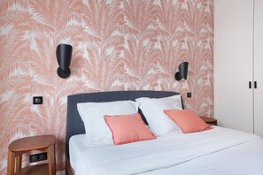 Apartment | Laptop workspace, iron/ironing board, bed sheets - Sublim Apartment 2 Bedrooms Center of Paris (Paris)