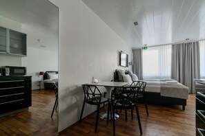 Desk, WiFi, bed sheets