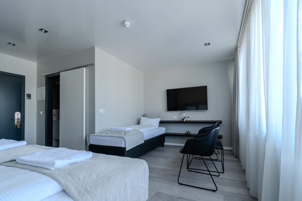 WiFi, bed sheets