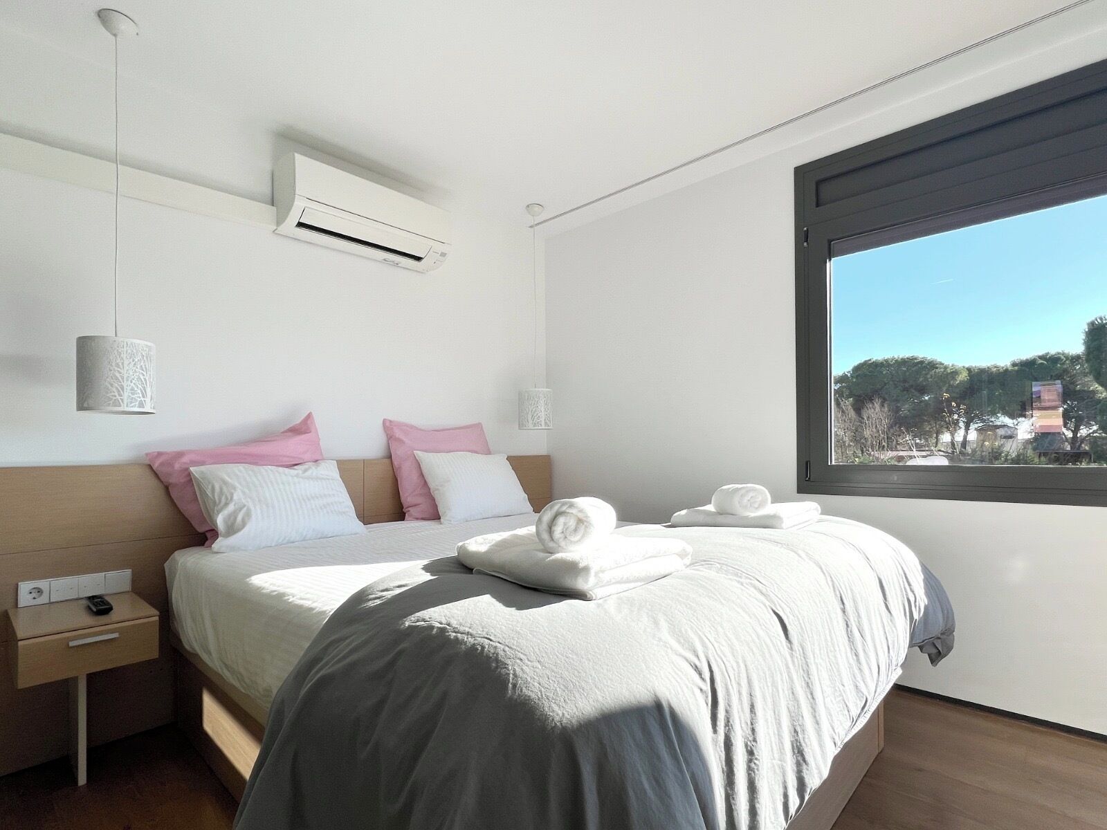 3 bedrooms, desk, iron/ironing board, free WiFi