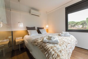 3 bedrooms, desk, iron/ironing board, free WiFi