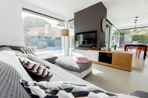 CHALET ELS PINS WITH POOL BANYOLES