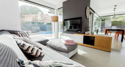 CHALET ELS PINS WITH POOL BANYOLES