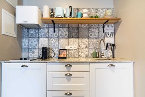 Fridge, stovetop, coffee/tea maker, toaster