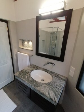 經典客房, 花園景觀 | 浴室 | 淋浴設備、免費盥洗用品、肥皂、衛生紙