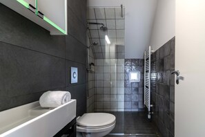 Dusch, hårtork och handdukar