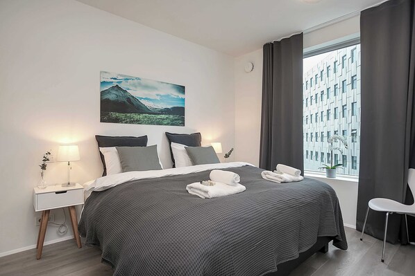 2 bedrooms, iron/ironing board, WiFi, bed sheets