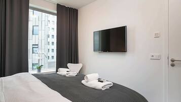 2 bedrooms, iron/ironing board, WiFi, bed sheets