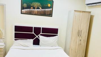 Deluxe Room With City View | Hypo-allergenic bedding, soundproofing, free WiFi, bed sheets
