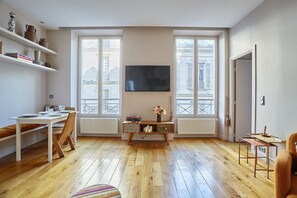 Living area - Superb Apartment Avenue Montaigne/saint Honore (Paris)