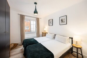 Bügeleisen/Bügelbrett, Reisekinderbett, kostenloses WLAN, Bettwäsche