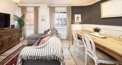 Discover a wonderful apartment just 20 minutes from Barcelona's vibrant city center. Thoughtfully renovated, this space blends the charm of vintage design with elegant contemporary details, evoking the magic of a golden era.