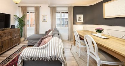 Discover a wonderful apartment just 20 minutes from Barcelona's vibrant city center. Thoughtfully renovated, this space blends the charm of vintage design with elegant contemporary details, evoking the magic of a golden era.