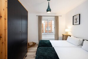 Iron/ironing board, travel cot, free WiFi, bed sheets