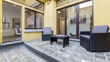 ์ํํธ, ์นจ์ค 3๊ฐ | ํ
๋ผ์ค/ํํฐ์ค