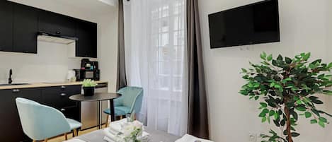 Apartment | 1 bedroom, laptop workspace, iron/ironing board, bed sheets