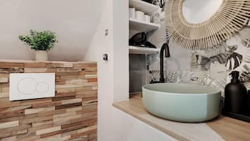Appartement | Salle de bain | Sèche-cheveux, serviettes fournies