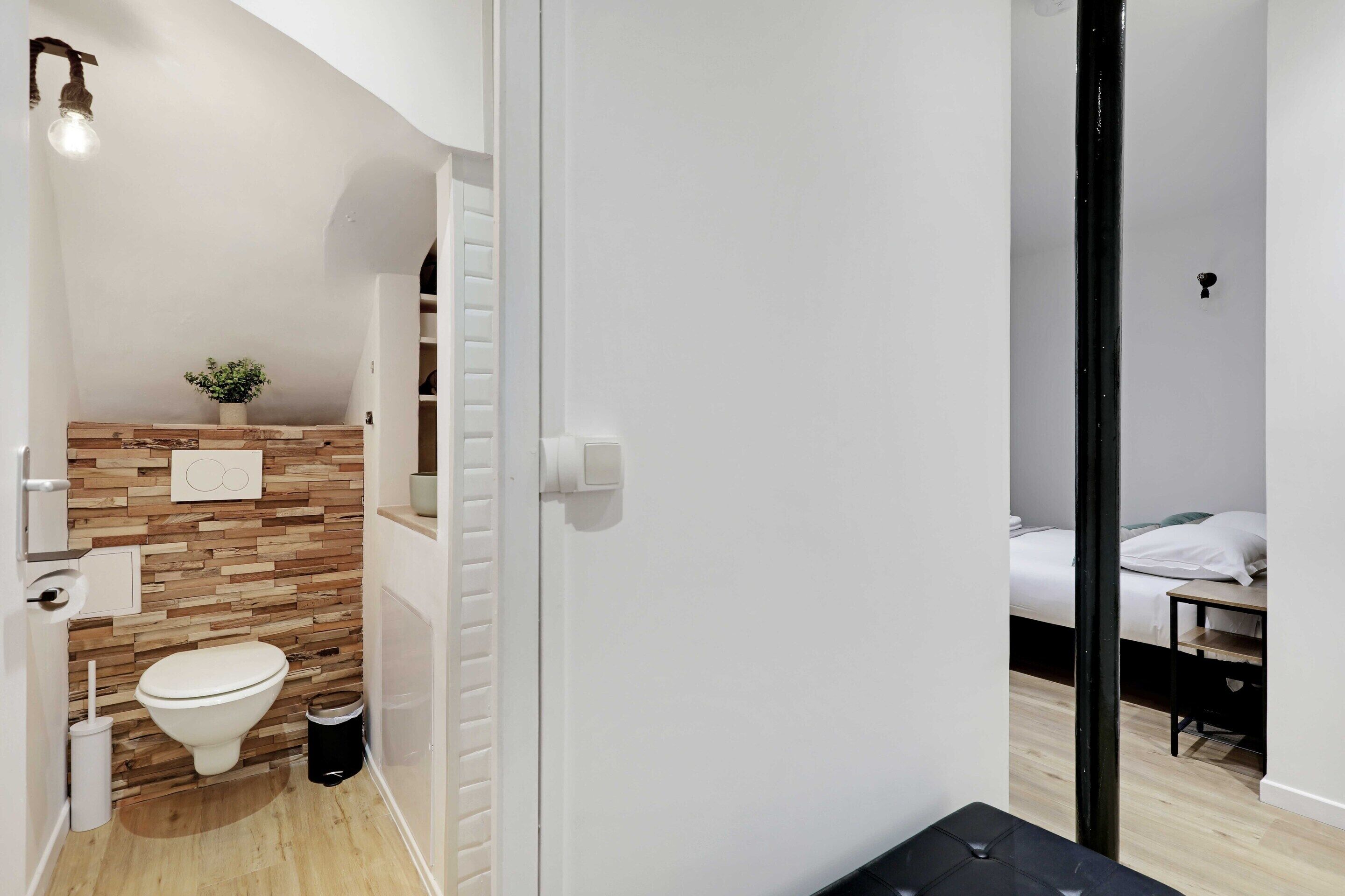 Apartment | Bathroom | Hair dryer, towels