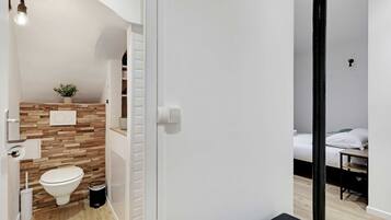 Apartment | Bathroom | Hair dryer, towels